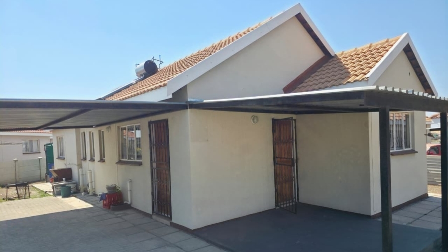 4 Bedroom Property for Sale in Freedom Park North West